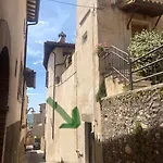 La Corte Di *