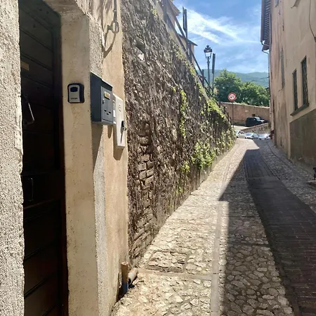 La Corte Di *